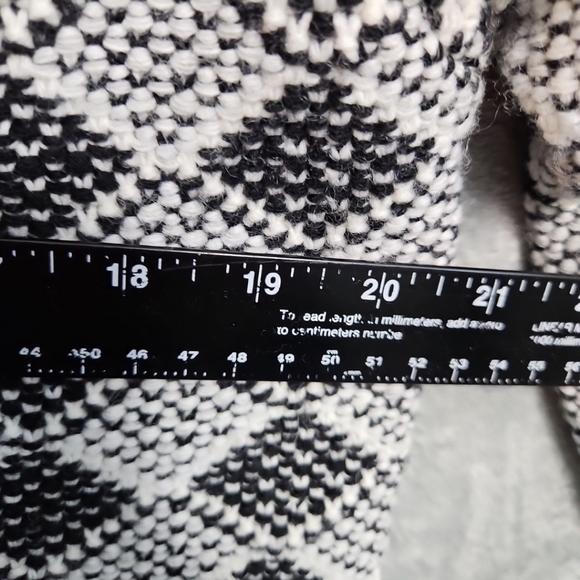 Cocogio Women's Sz XL Black White Geometric sweater tunic snap closure - Picture 6 of 13